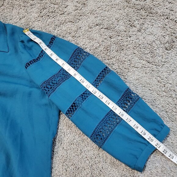 NWT John Mark Flowy Blue Panel Lace Collared Button Front Blouse - 1X - Picture 8 of 9